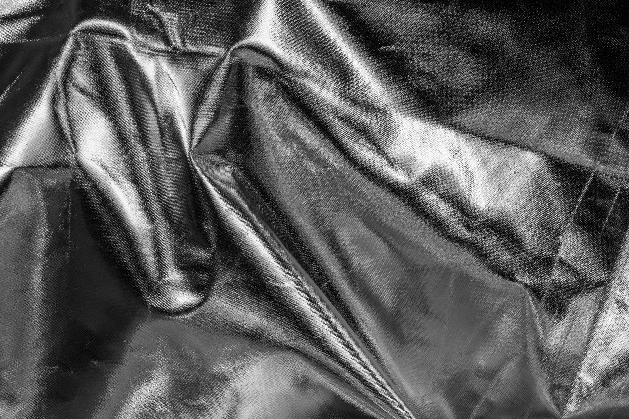 Textil metálico plegado, superficie reflejante